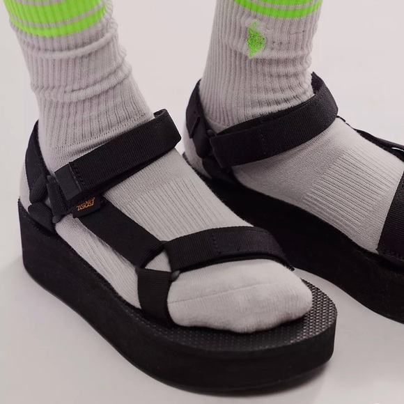 Teva Women’s Black Universal Flatform Sandal - Picture 3 of 8